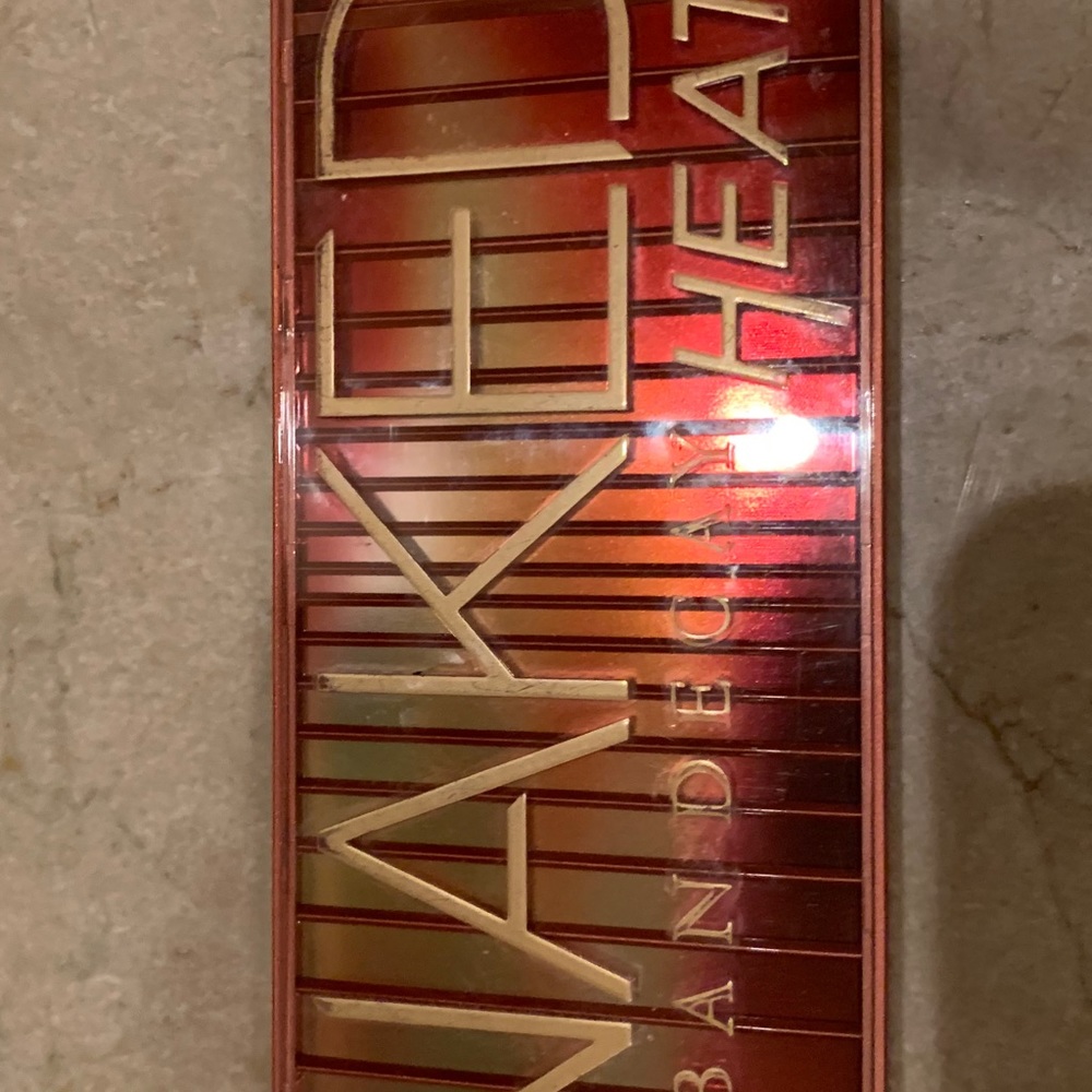 Like new Urban Decay Naked HEAT eye shadow kit